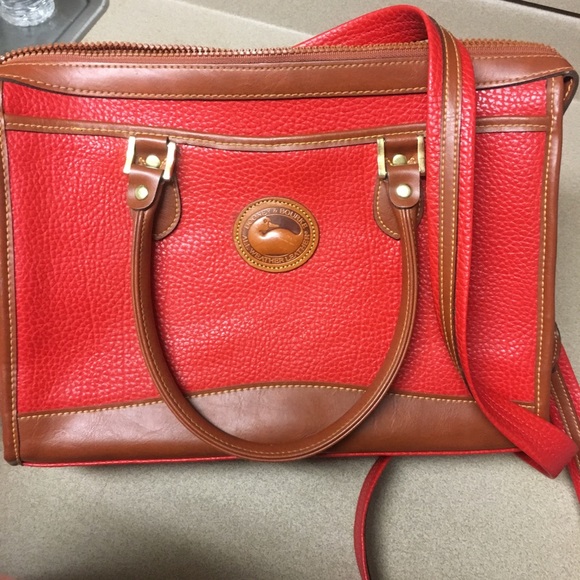 Dooney & Bourke Handbags - Dooney& Bourke Leather women’s purse